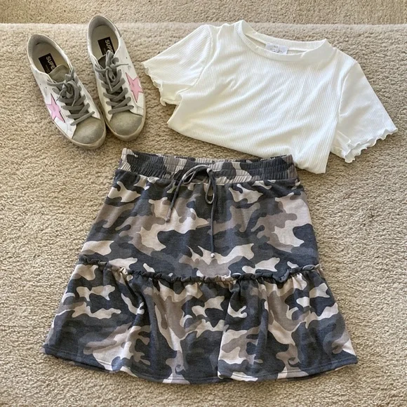Camo Print Tiered Mini Skirt - Picture 2 of 7